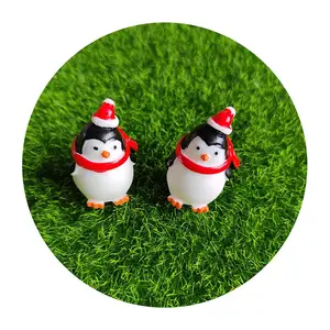 Venta caliente 100 unids/lote encantadores adornos de pingüino de Navidad de dibujos animados para jardín de hadas pastel Toppers casa de muñecas decoración de fiesta de vacaciones