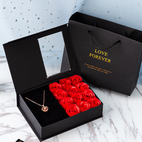 Boîte de roses éternelles de luxe avec ensemble de fleurs de savon imprimées en typographie, cadeau de la Saint-Valentin pour petite amie