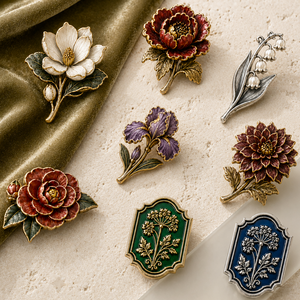 Broches élégantes en relief floral antique, badges métalliques texturés personnalisés pour robes, foulards, boîtes cadeaux - Product Image 2