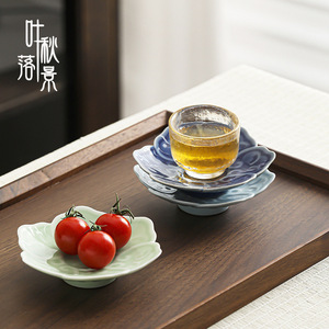 Petite assiette en céramique en forme de fleur Ruyi pour le thé, la pâtisserie, la présentation de mariage, origine Dehua - Product Image 2
