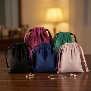 Pochette en velours personnalisée avec logo estampé à chaud, sac cadeau avec impression sérigraphique, recyclable - Product Image 1