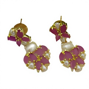 Ensemble collier et boucles d'oreilles en or plaqué de haute qualité avec des perles de CZ véritables pour un port moderne lors d'un mariage, collection pour femmes - Product Image 2