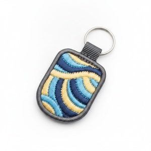 Porte-clés brodé double face personnalisé en tissu tissé avec boucle en sangle pour souvenirs de vente au détail - Product Image 4