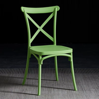 Chaise de salle à manger moderne en métal avec dossier croisé, finition grain de bois, hauteur réglable - Mobilier commercial pour hôtels et mariages