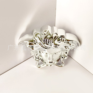 Boucle décorative en plastique, motif visage de reine, dorée, petite taille, fixation murale non amovible, accessoire de mobilier - Product Image 3