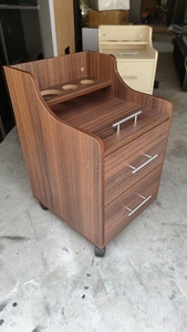 Chariot de salon en bois à quatre roues au design moderne en gros pour salon de coiffure meubles en bois de couleur bon marché - Product Image 3