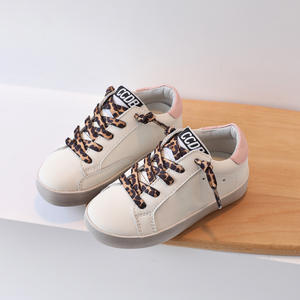 Scarpe da <span class=keywords><strong>bambina</strong></span> di moda all'ingrosso scarpe da ginnastica in pelle sintetica in oro con stelle e paillettes per bambini scarpe casual per bambini - Product Image 6