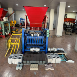 Máquina automática de fabricación de ladrillos con tolva 4-35A para pequeñas inversiones, fábrica de ladrillos a pequeña escala, máquina de bloques de hormigón de bajo costo - Product Image 6