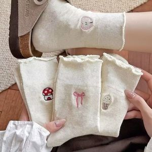 Calcetines deportivos de poliéster para mujer, hasta la pantorrilla, con estampado de helado, manzana, lazo y hongos, que absorben el sudor y son resistentes al olor, para jóvenes, primavera - Product Image 1