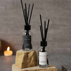 Set Regalo <span class=keywords><strong>Z</strong></span> di Diffusori di Aromi a Quattro Colori da 30ml, Bottiglia Quadrata con Bastoncini, Profumatore per Auto 120-180 Giorni - Product Image 4