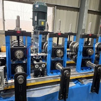 Machine de formage à rouleaux pour supports de panneaux solaires en acier galvanisé pour la production de systèmes de montage photovoltaïque et la production de systèmes de poinçonnage