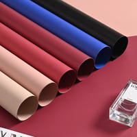 Coloré coréen épaissir en plastique étanche impression fleur Bouquet papier d'emballage pour fleurs emballage en gros