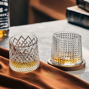 Venta al por mayor Premium Cup Spinning Old Fashioned vasos de whisky con posavasos de madera y vaso de vela de vidrio - Product Image 6