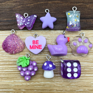 Colgante de resina con forma de uva, forma irregular, realista, accesorios de joyería DIY para el Día de San Valentín - Product Image 1