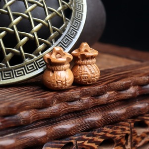 Colgante de madera de durazno elegante y exquisito con grabado de 1.5cm para decoración del hogar - Product Image 2