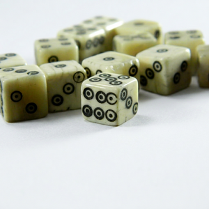Dés de jeu en corne de buffle 100 % écologiques faits à la main, dés en os de chameau, artisanat naturel, six faces décoratives, prix abordables - Product Image 1