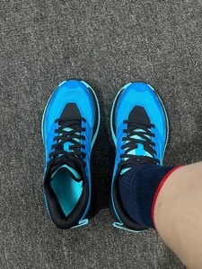 Zapatillas Deportivas de Diseño de Alta Gama, Marca Hokas, con Logotipo, Estilo Clásico Retro, Amortiguación, Tendencia de Moda - Product Image 3