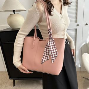 Nouveauté 2025 : Sac à bandoulière de luxe pour femme en PU, sac à main vintage, sacs fourre-tout populaires grande capacité avec foulards - Product Image 3