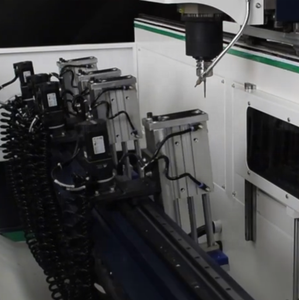 Machine de perçage et de fraisage automatique pour la fabrication de portes et fenêtres en aluminium avec moteur PLC et puissance de broche de 5,5 kW - Product Image 6