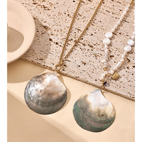Collier pour femme XY 574, style vacances à l'océan, grande coquille, chaîne en acier inoxydable, collier de perles baroques