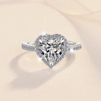 Nouvelle arrivée Bague de fiançailles en forme de cœur en argent sterling S925 plaqué or 18 carats avec halo de diamants en moissanite de couleur D VVS
