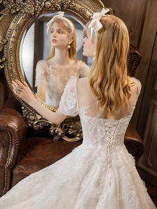 Robe de mariée de luxe princesse à paillettes légères Style moderne avec dentelle de <span class=keywords><strong>tulle</strong></span> perlée Design dos nu Train chapelle printemps et été - Product Image 3