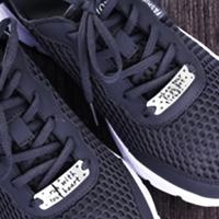 Épingle d'étiquette en métal personnalisée en acier inoxydable moderne avec logo gravé pour chaussures ou laisse