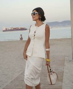 Automne nouveau <span class=keywords><strong>gilet</strong></span> tricoté amincissant à col rond <span class=keywords><strong>doré</strong></span> à simple boutonnage - Product Image 3