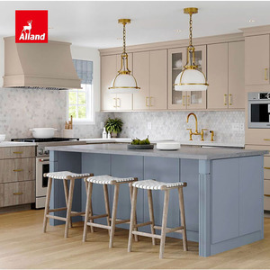Gabinete de Cocina Alland en Color Avena Envejecida con Acabado Duraform Drift <span class=keywords><strong>y</strong></span> Pintura Mist, con Columna Romana de Madera Sólida - Product Image 5