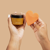 Toptan özel etiket Tumeric zerdeçal hindistan cevizi sütü C peeling jel beyazlatma köpük krem sabun tuz şeker cilt vücut fırçalayın