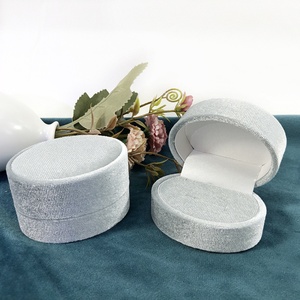 Boîte à bijoux ovale en velours multi-usages |   Insert universel pour boucles d'oreilles et pendentifs |   Logo personnalisé disponible - Product Image 6