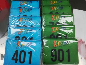 หมายเลขเสื้อแข่งเด็กกันน้ำพิมพ์โลโก้ตามสั่ง พร้อมพิมพ์ดิจิทัลบนกระดาษไทเวค สำหรับการแข่งขันวิ่งมาราธอน - Product Image 2