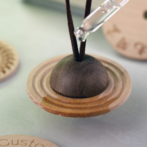 Diffuseur d'huiles essentielles magnétique en bois massif pour voiture, pendentif planète, cadeau personnel pour la maison et le bureau - Product Image 3