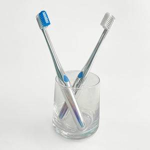 교체형 블루 LED 칫솔모와 2분 타이머가 장착된 전동 칫솔 - Product Image 2