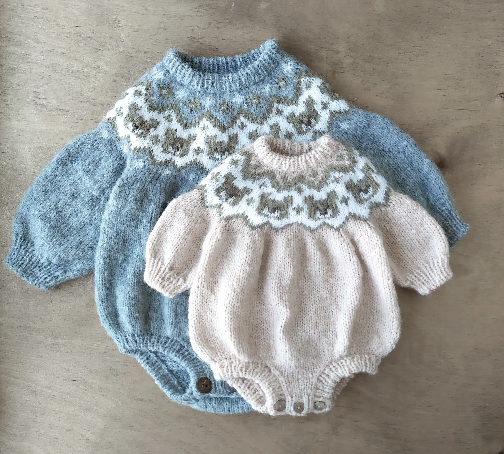 Combinaison mignonne d'automne pour enfants barboteuse en coton tricoté avec logo personnalisé de couleur unie vêtements pour bébé fille