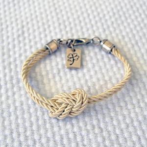 Bracelet en corde nouée - Collection artisanale unique - Product Image 1