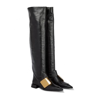 Botas de Invierno con Tacón Bajo y Punta Puntiaguda, Decoración Metálica, Estilo Romano, Talla Grande 43 - Product Image 4