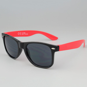 Lunettes de soleil pour adultes personnalisées avec logo 2025, design cerise mignon, verres UV400, monture carrée blanche pleine bordure, colorée, pour les fêtes - Product Image 1