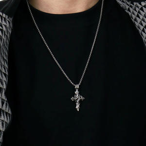 Collier pendentif en cuivre personnalisé punk hip-hop unisexe en acier inoxydable avec croix d'épines vintage Oracle d'Europe et d'Amérique - Product Image 1