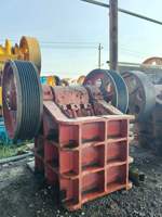 Concasseur à mâchoires d'occasion PE400600 à moteur direct pour la production de granulats finis dans les lignes de concassage de carrières de pierre