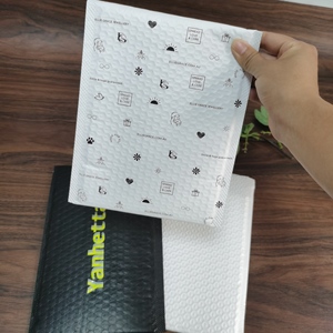 Sacs à bulles imprimés sur mesure de qualité supérieure avec logo personnalisé - Enveloppes d'expédition protectrices pour vêtements et produits de beauté - Product Image 4