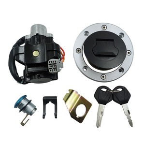 Kit complet de serrures de moto : clé de contact, bouchon de <span class=keywords><strong>r</strong></span>éservoir et antivol de direction compatible avec Suzuki <span class=keywords><strong>SV</strong></span> <span class=keywords><strong>650</strong></span> GSX-<span class=keywords><strong>R</strong></span> 1000 - Product Image 1