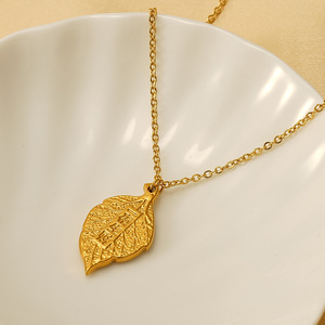 Zogxin Gold Plated Leaf Pendant Necklace Zinc Alloy Chain Women Fashion Jewelry Business Occasion Z1614 - Product Image 3