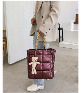 Borsa Tote in piuma di Nylon nero stilista di moda borsa imbottita per il tempo libero trapuntata per il tempo libero da donna - Product Image 6