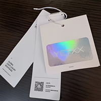 Étiquette suspendue en papier de luxe écologique avec logo holographique UV personnalisé, recyclable, pour vêtements haut de gamme, chaussures et sacs