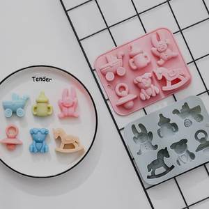 Moule en silicone à <span class=keywords><strong>thème</strong></span> bébé à 6 cavités pour le chocolat et le hochet de la sucette, y compris le <span class=keywords><strong>cheval</strong></span> à bascule, durable et facile à utiliser - Product Image 6