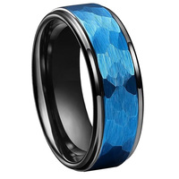 Bague de mariage martelée en carbure de tungstène plaqué noir 8 mm pour homme - Vente en gros de bijoux par Cheng Jewelers