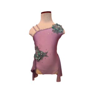 Le costume de ballet de Vivian_Vivid est magnifique en violet africain, fabriqué en nylon et élasthanne pour un confort et une mobilité agiles sur scène. - Product Image 2
