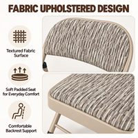 Chaise pliante rembourrée en tissu beige avec structure en acier carbone thermolaqué pour salle à manger, café, salon, balcon, intérieur, sièges pour invités