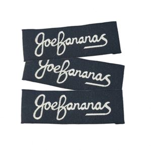 Étiquette tissée personnalisée en polyester durable avec logo, pliée sur le côté, pour vêtements et articles vestimentaires - Product Image 3